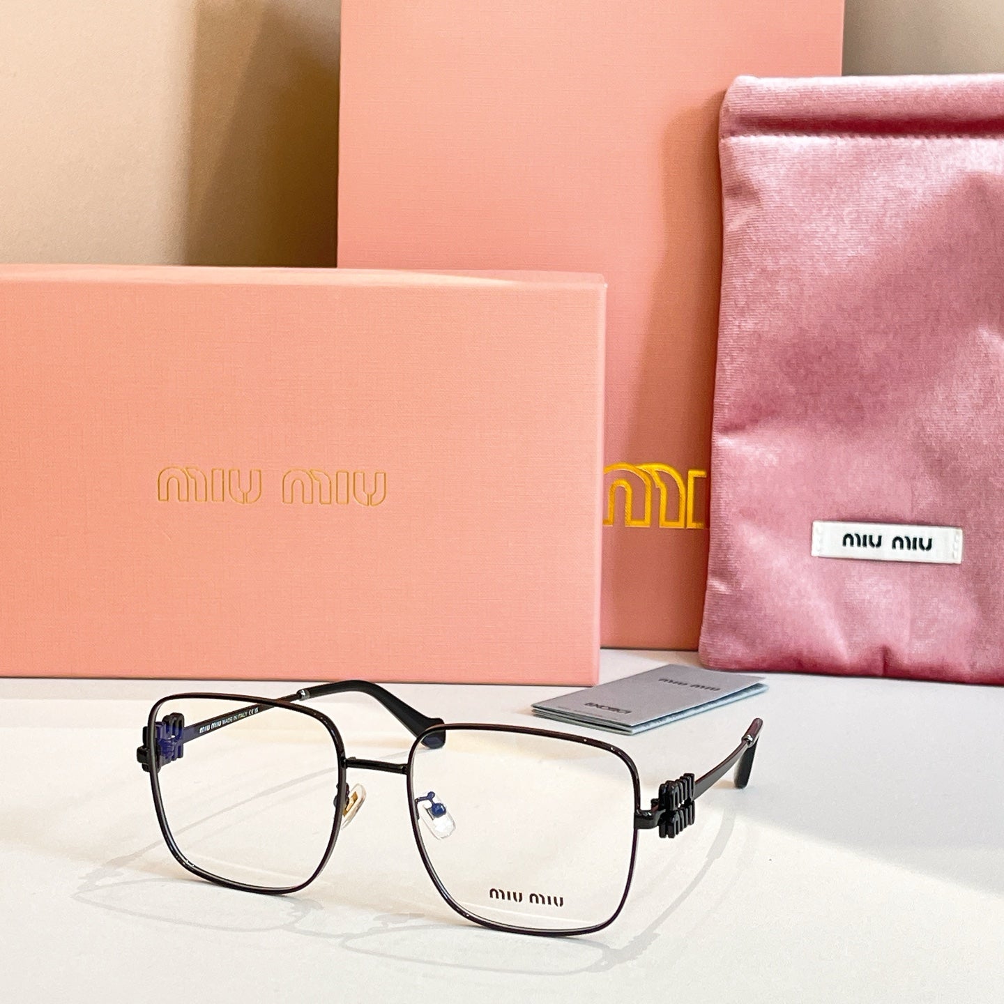 Transparent full frame metal sunglasses