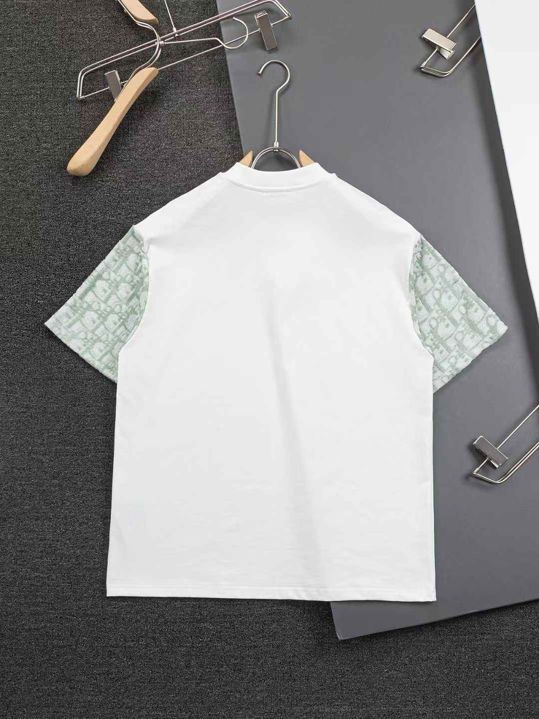 Embroidery stitching t-shirt