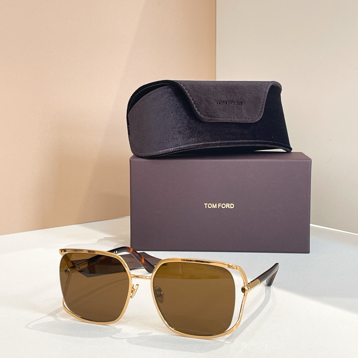 New hollow design sunglasses