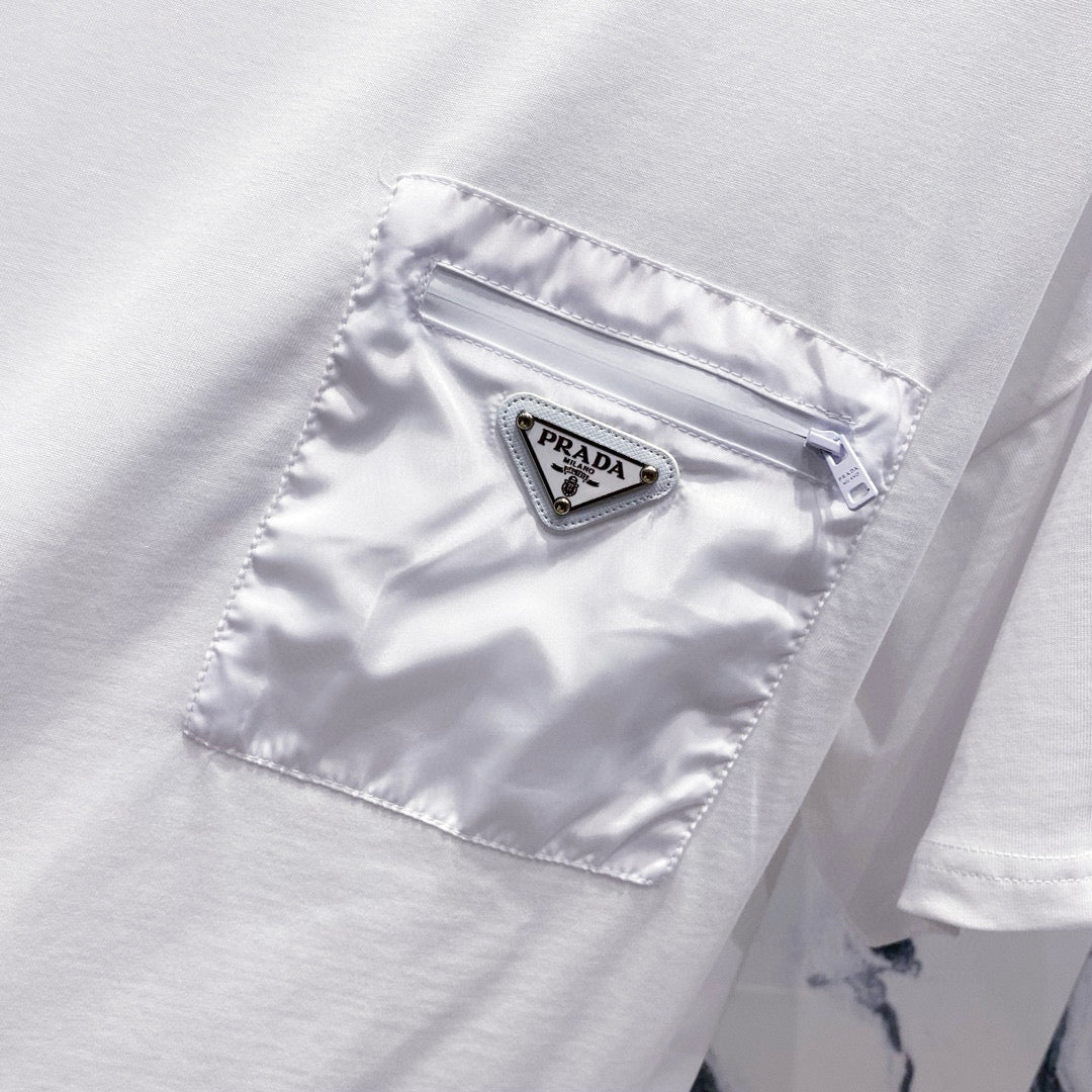 Metal logo carry pocket t-shirt