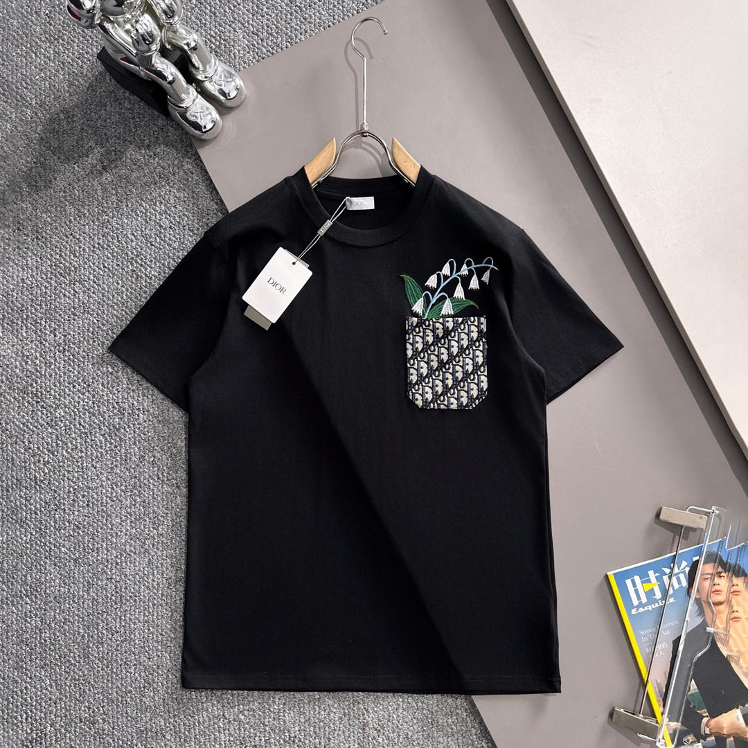 Embroidery with pockets t-shirt
