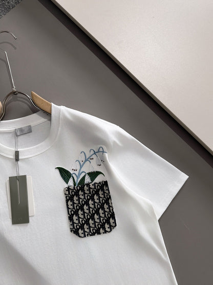 Embroidery with pockets t-shirt