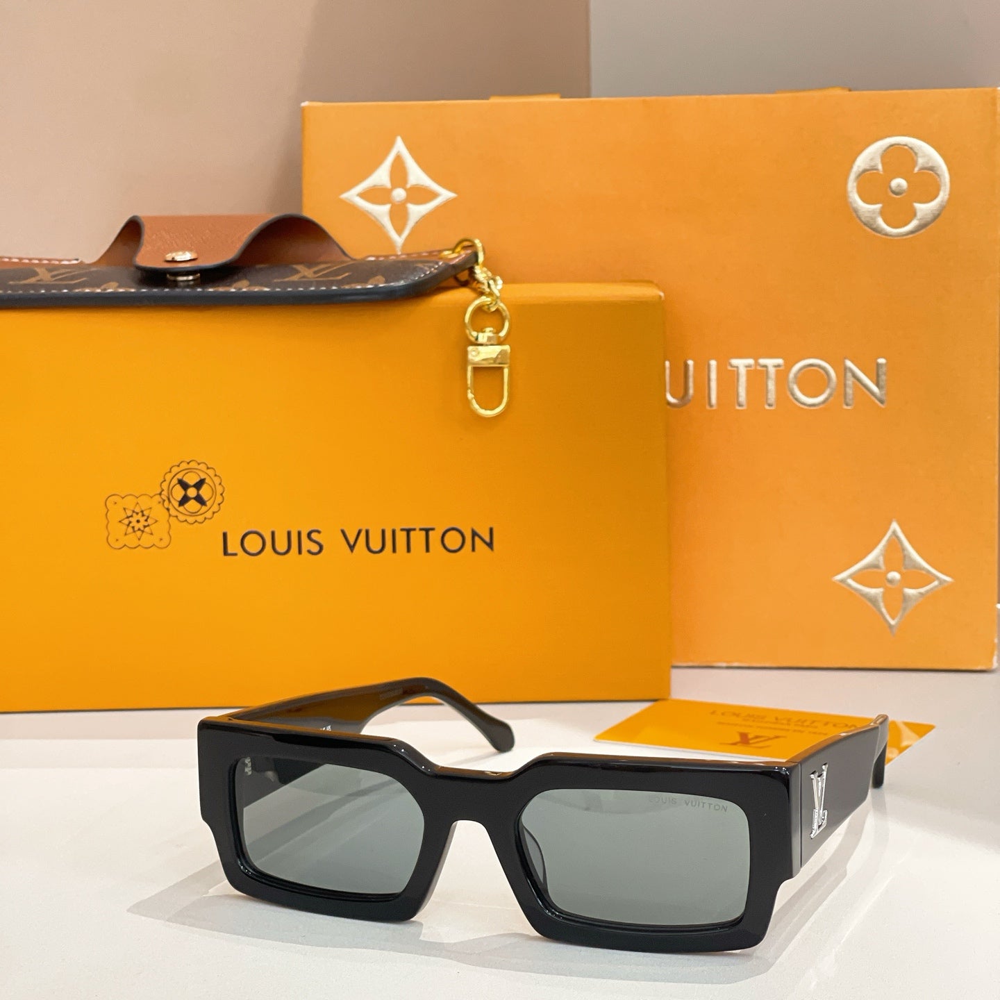 Full frame square sunglasses