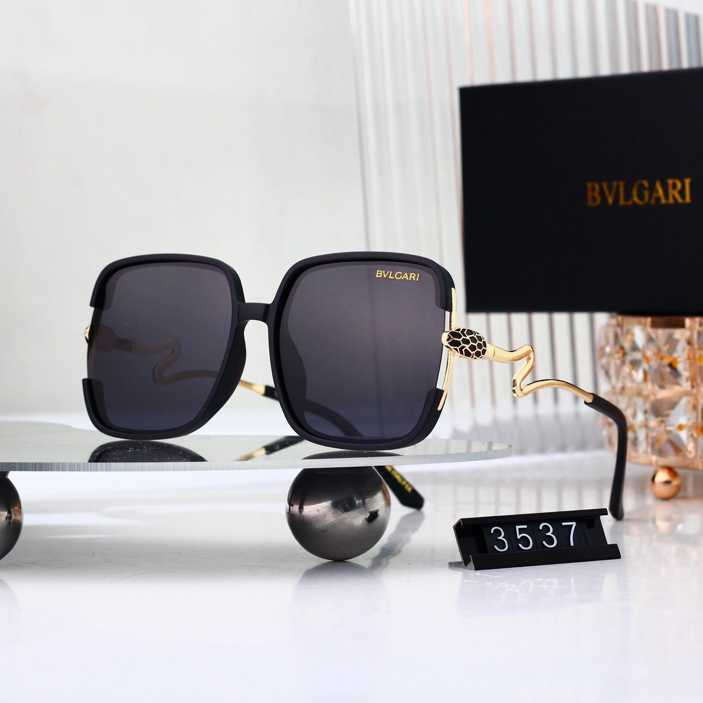 New Full Frame Square Sunglasses