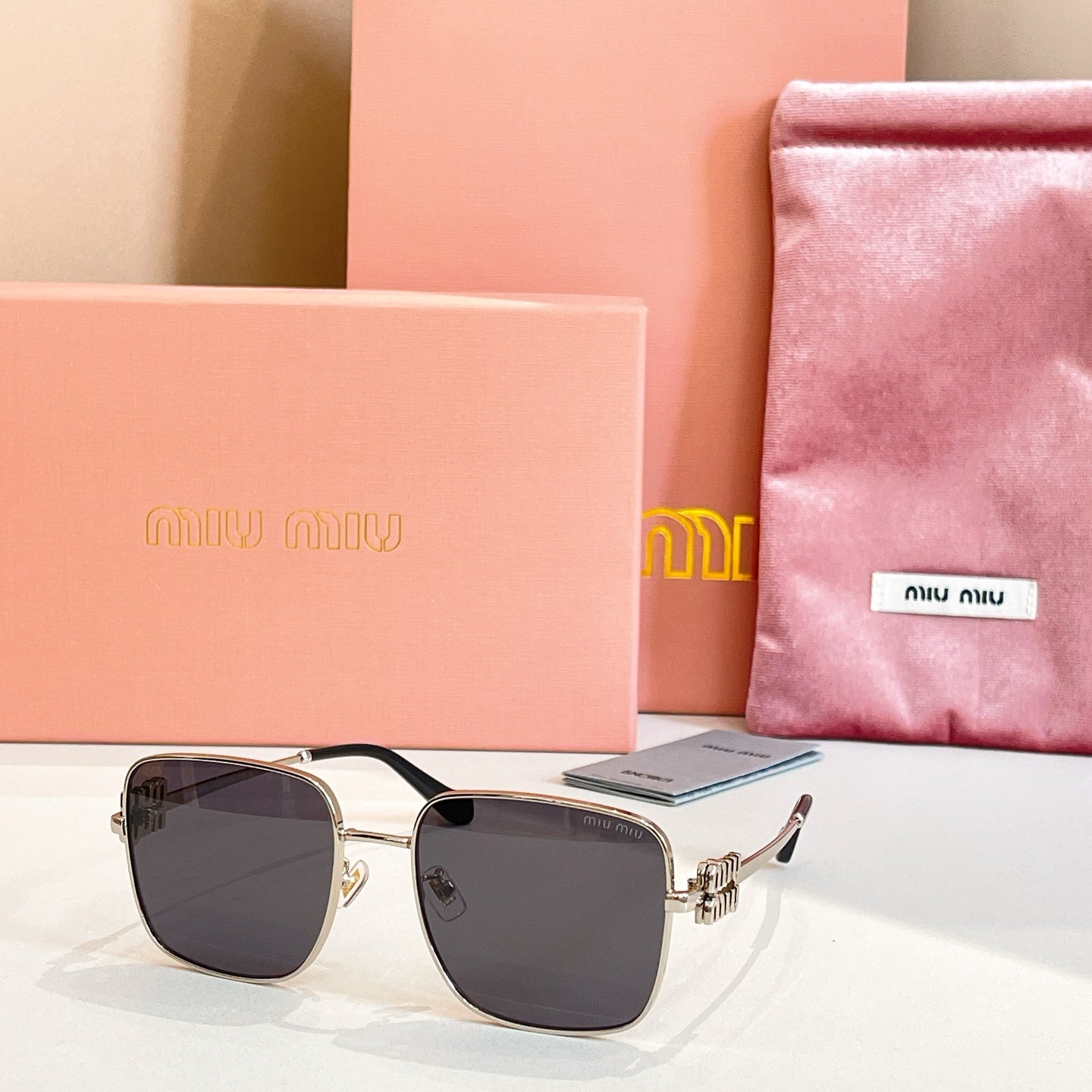 Transparent full frame metal sunglasses