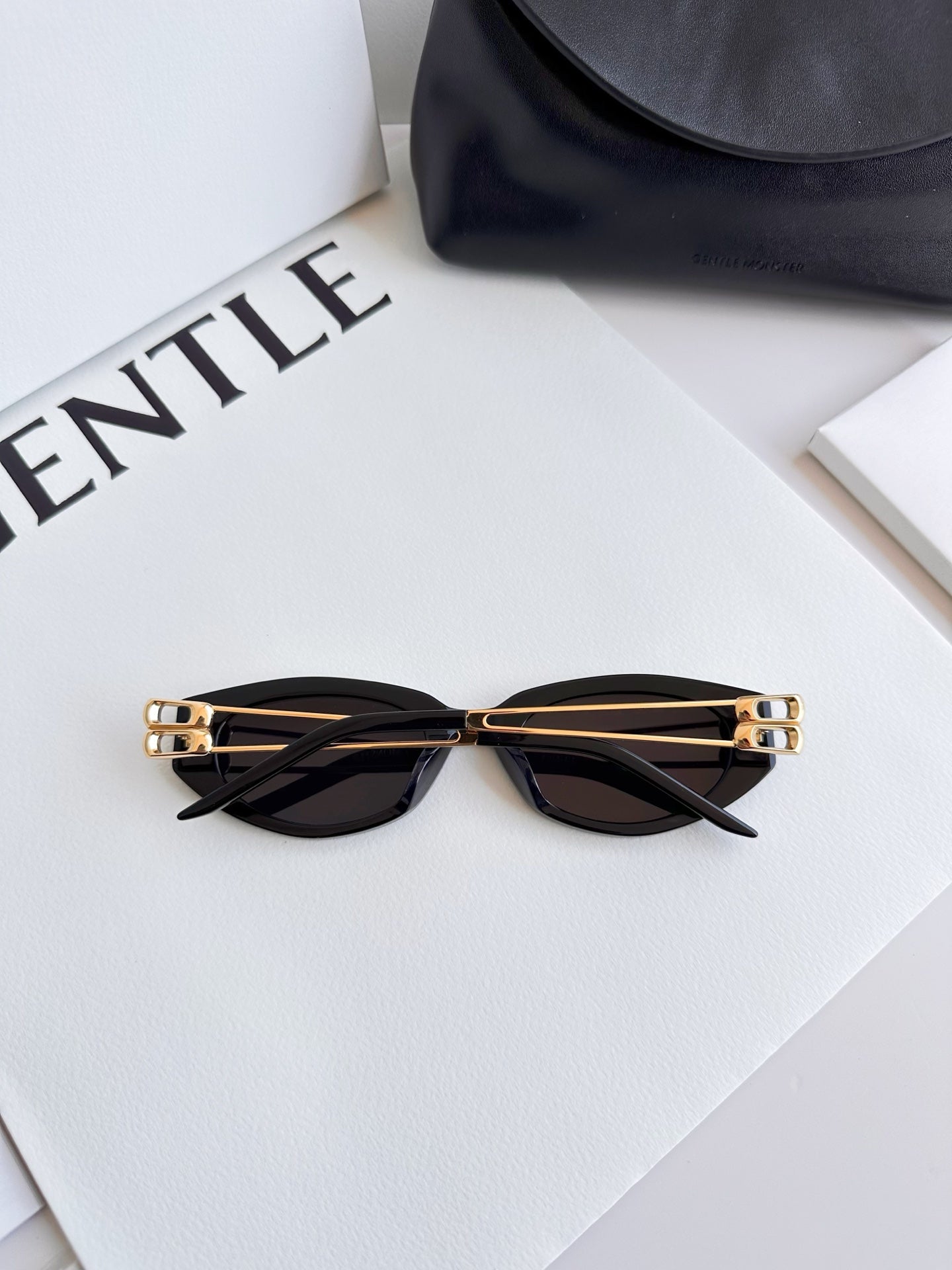 Cat-eye sunglasses with high-definition nylon lenses and metal temples