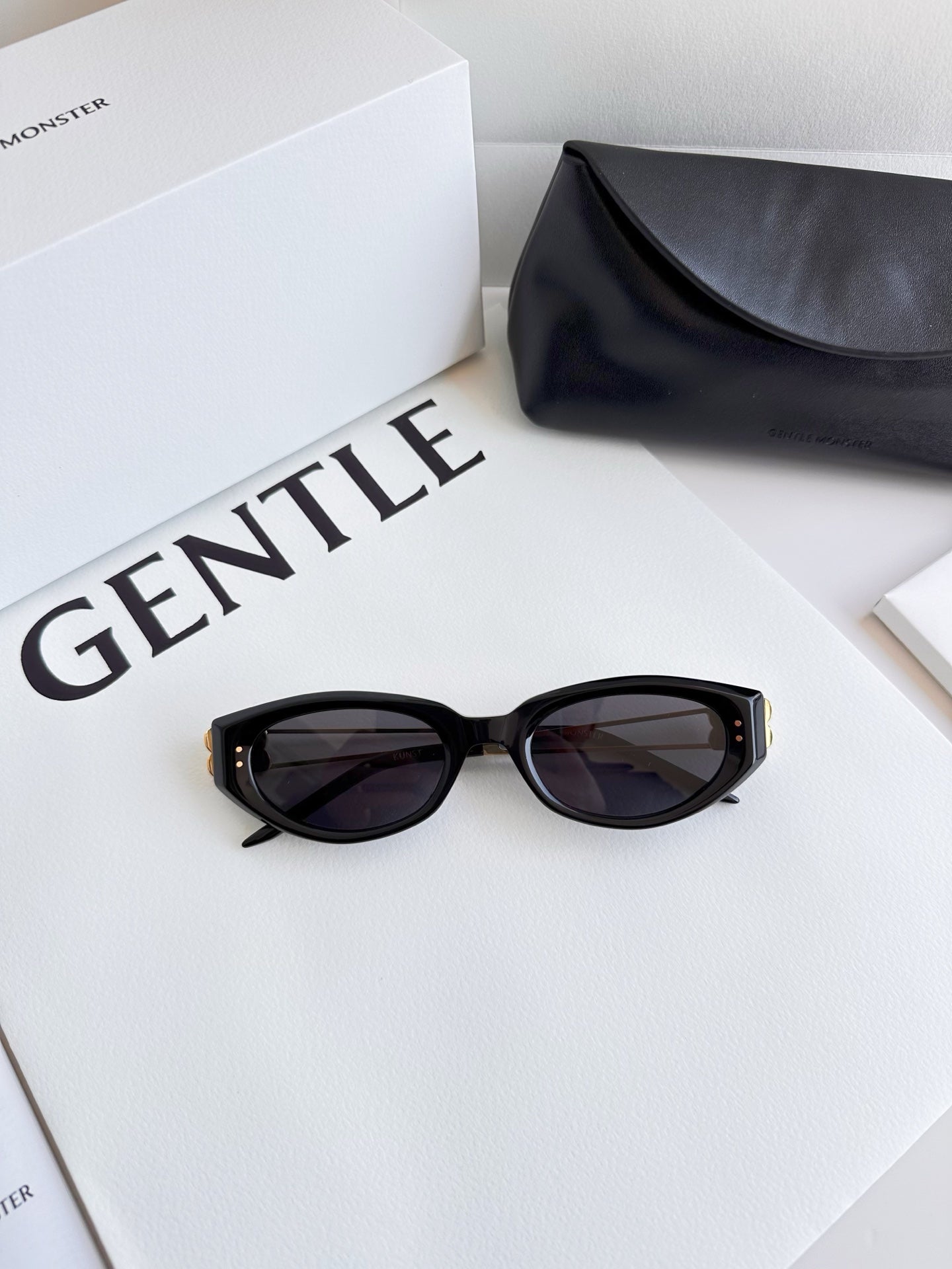 Cat-eye sunglasses with high-definition nylon lenses and metal temples