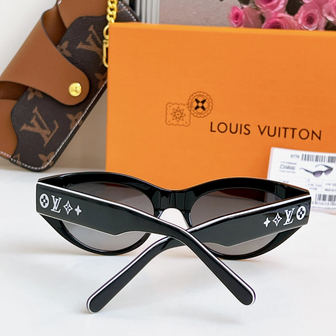 A classic shape with a striking contrast of colors, highlighting the ingenuity of the design