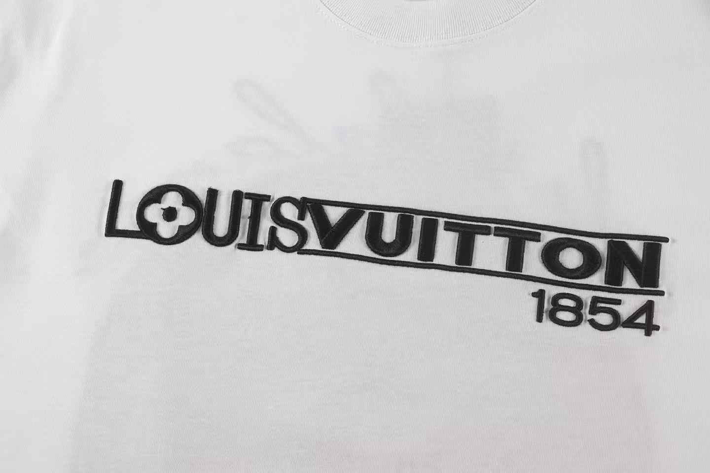 New fashion embroidery t-shirt