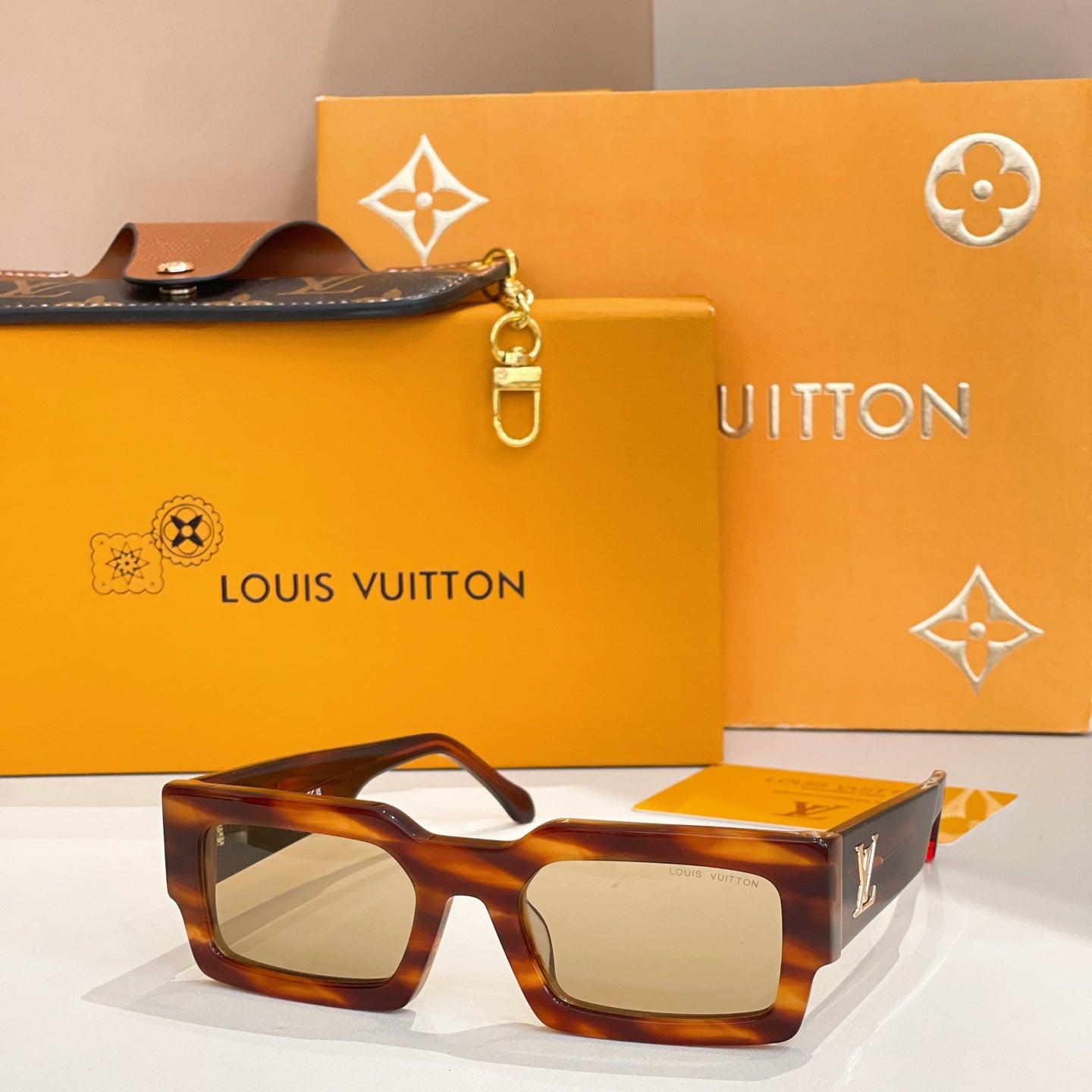 Full frame square sunglasses