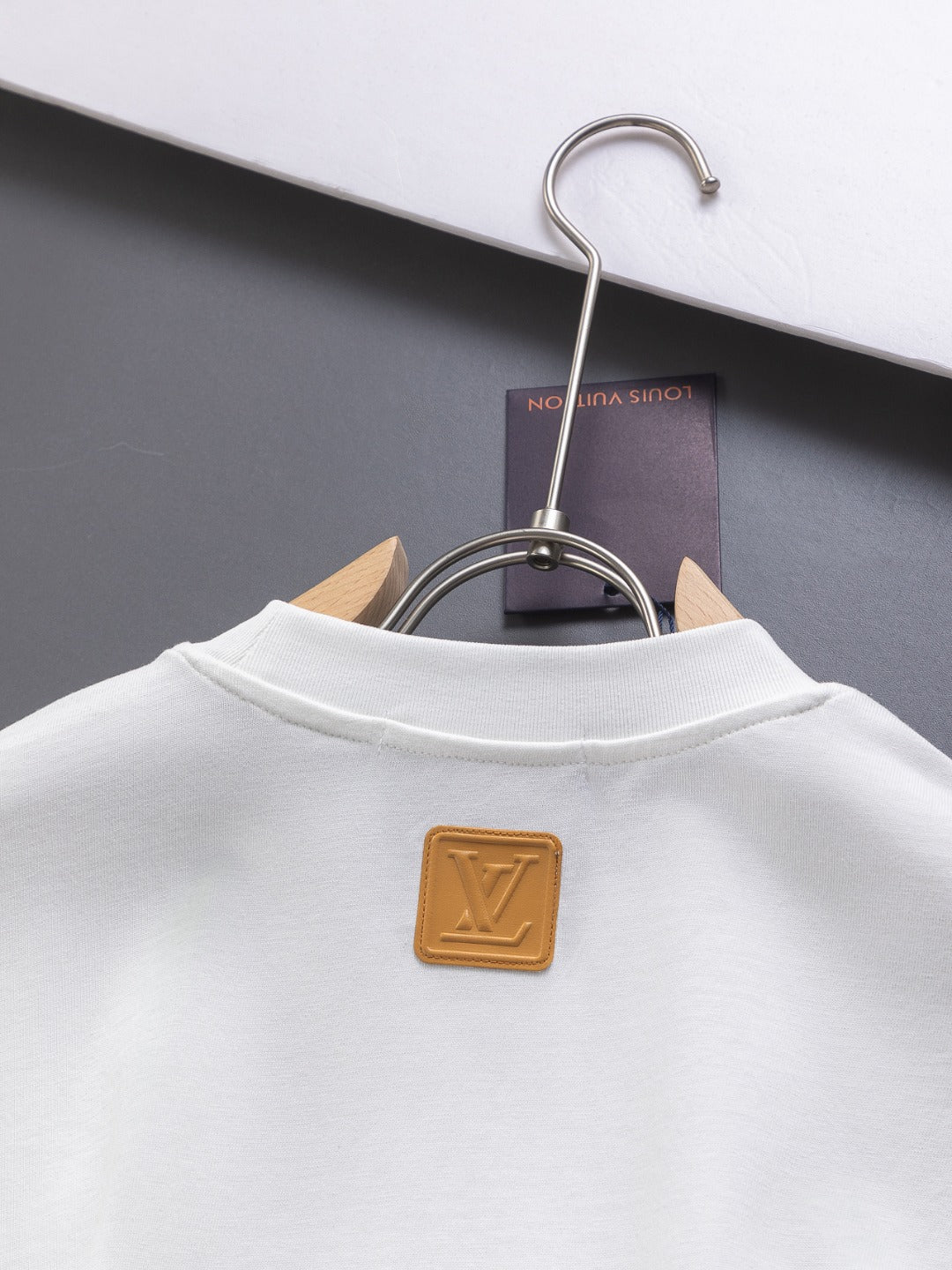Three-dimensional printing t-shirt