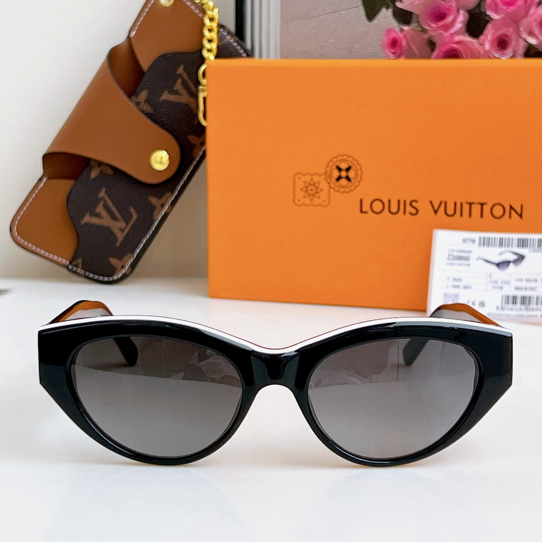 A classic shape with a striking contrast of colors, highlighting the ingenuity of the design