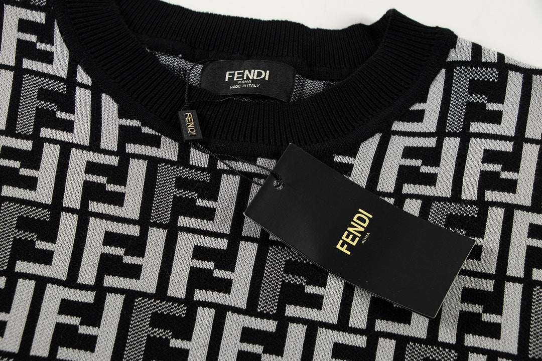 Short sleeved knitted t-shirt