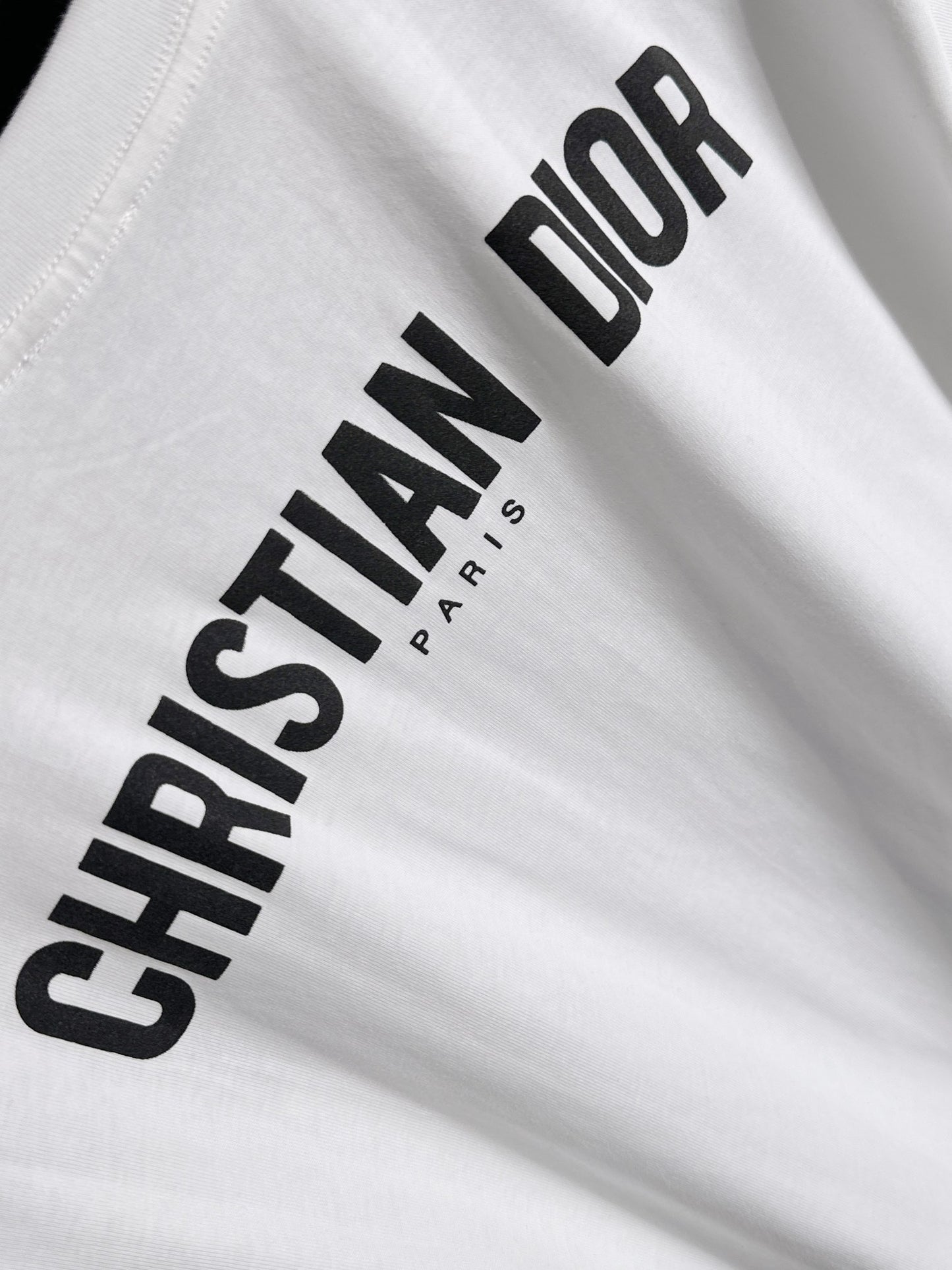 Embroidery with pockets t-shirt