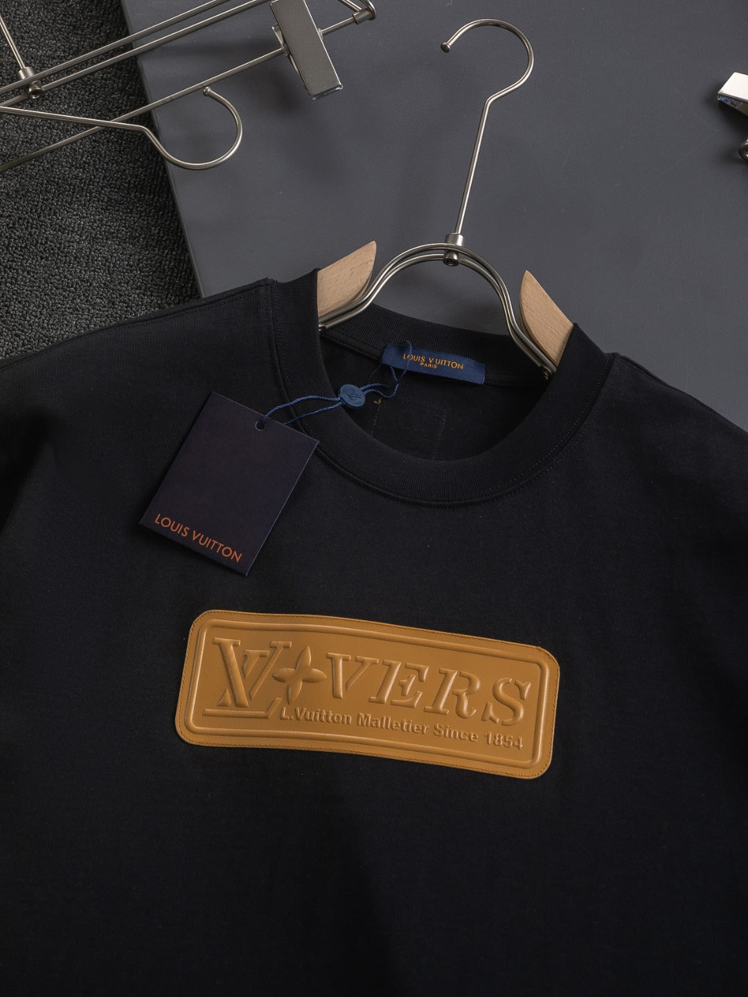 Three-dimensional printing t-shirt