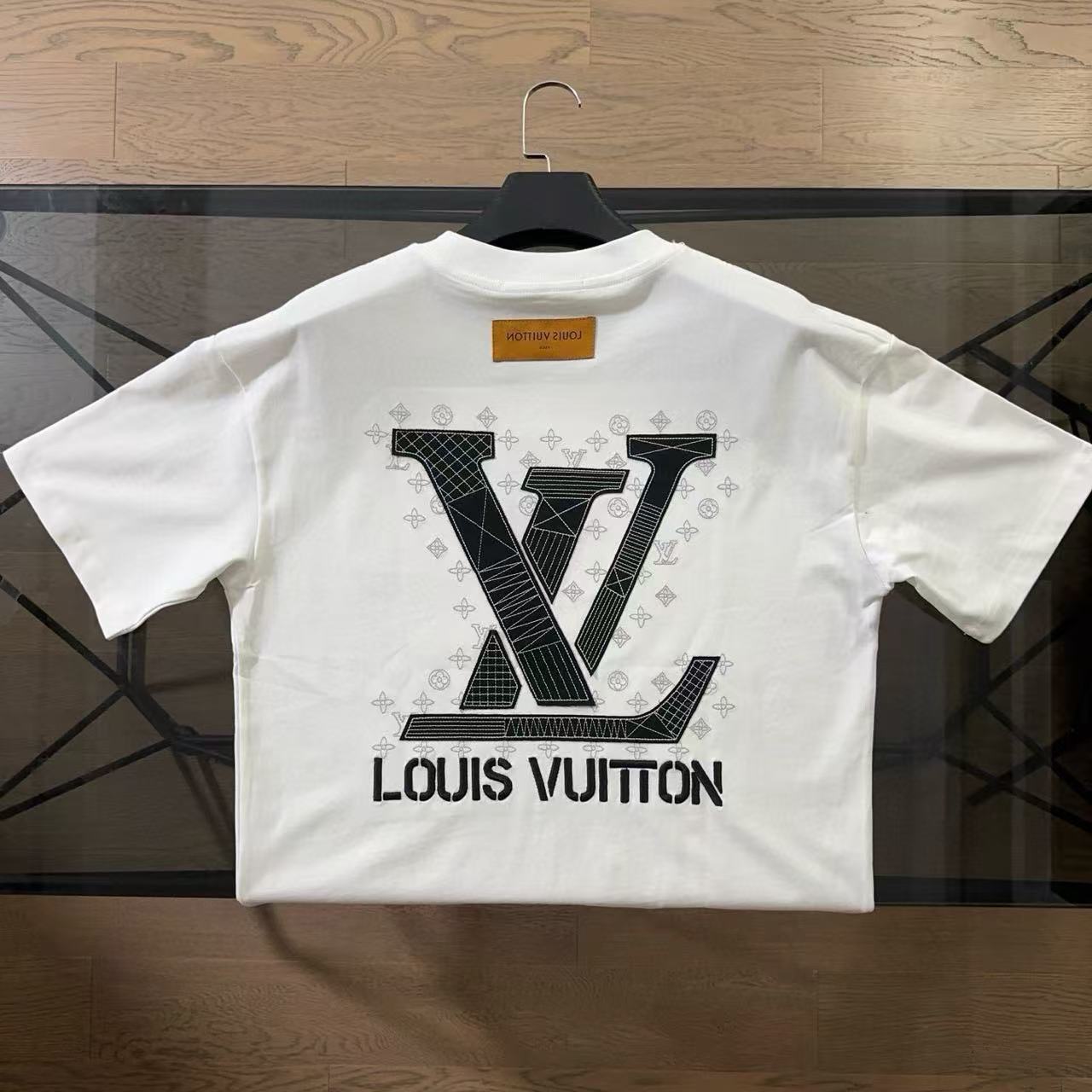 High quality patch embroidery t-shirt